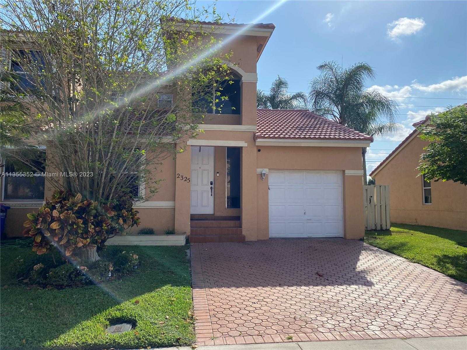 House in Pembroke Pines, Florida 11621602