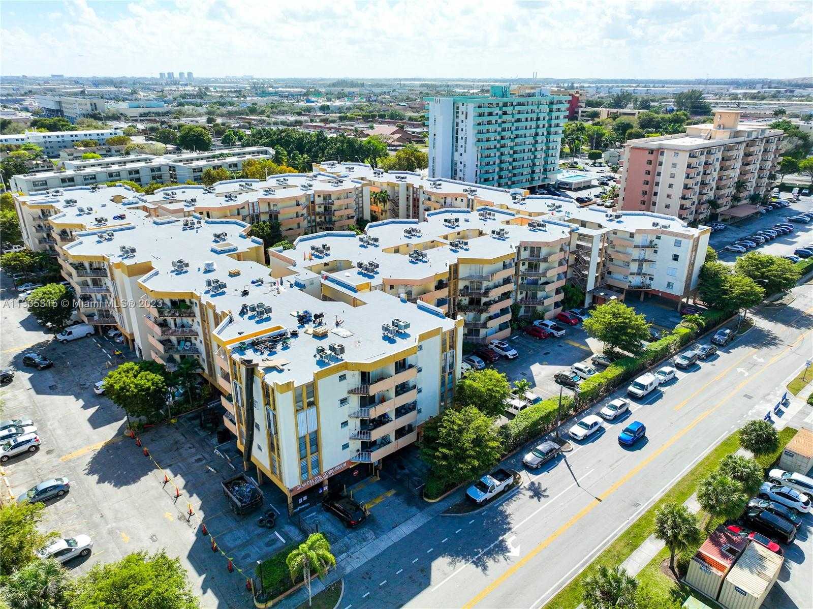 Condominium in Hialeah, Florida 11621604