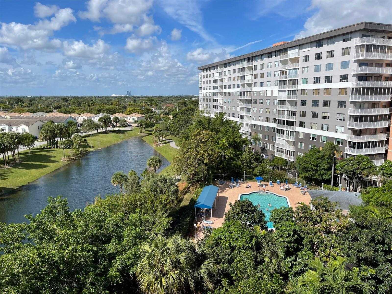 Condominium in Pembroke Park, Florida 11621607