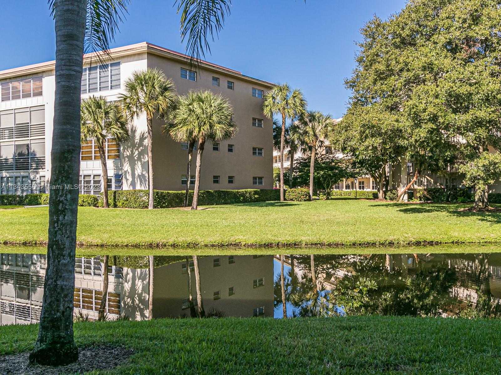 Condominium dans Parc du ruisseau Coconut, Floride 11621614