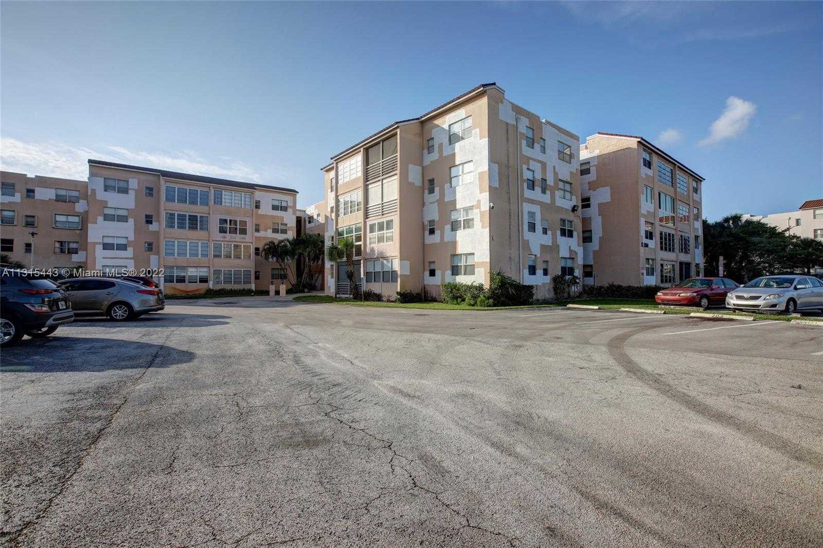 Condominium in Golf Estates, Florida 11621626