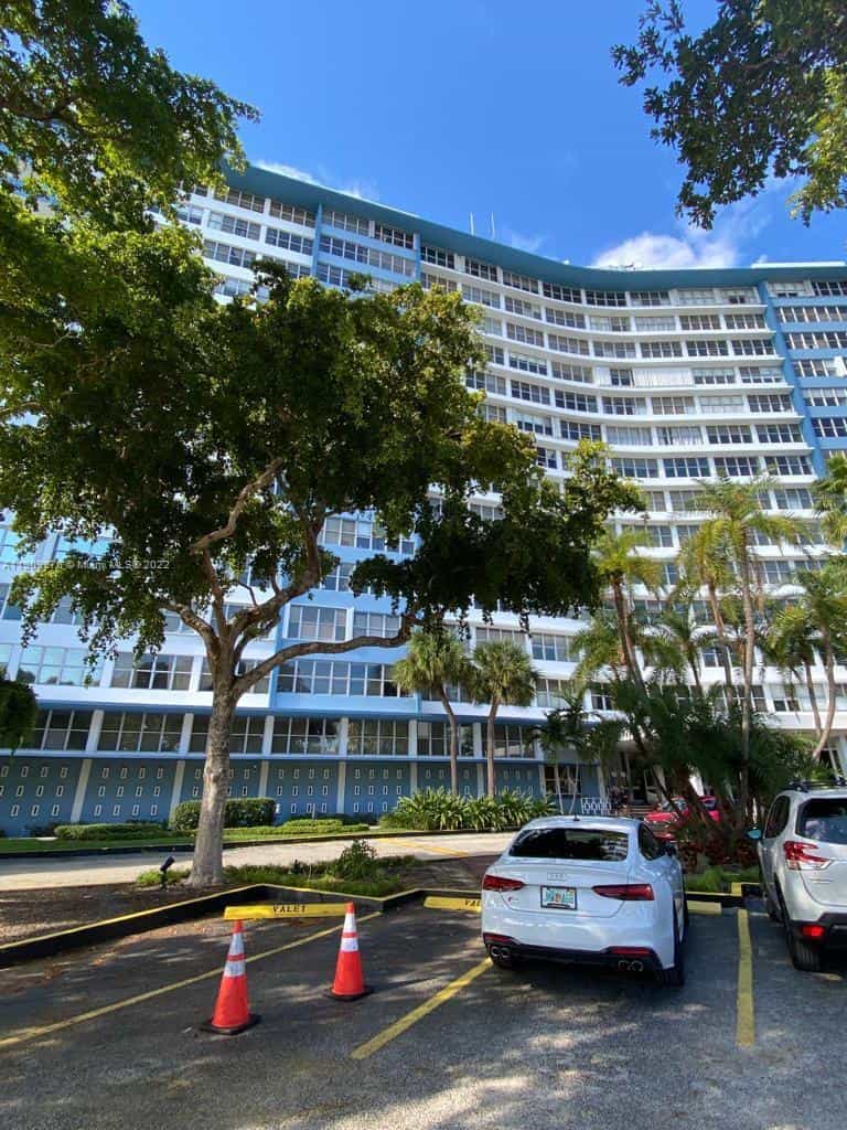 Condominium in Miami Beach, Florida 11621628