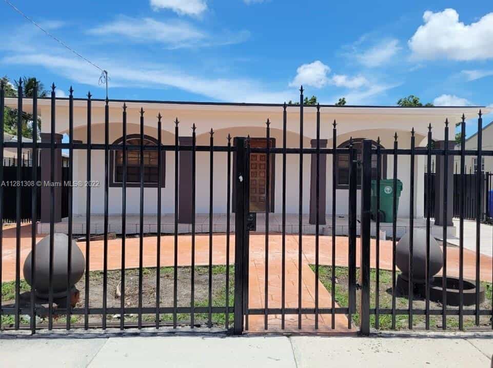 House in Brownsville, Florida 11621642