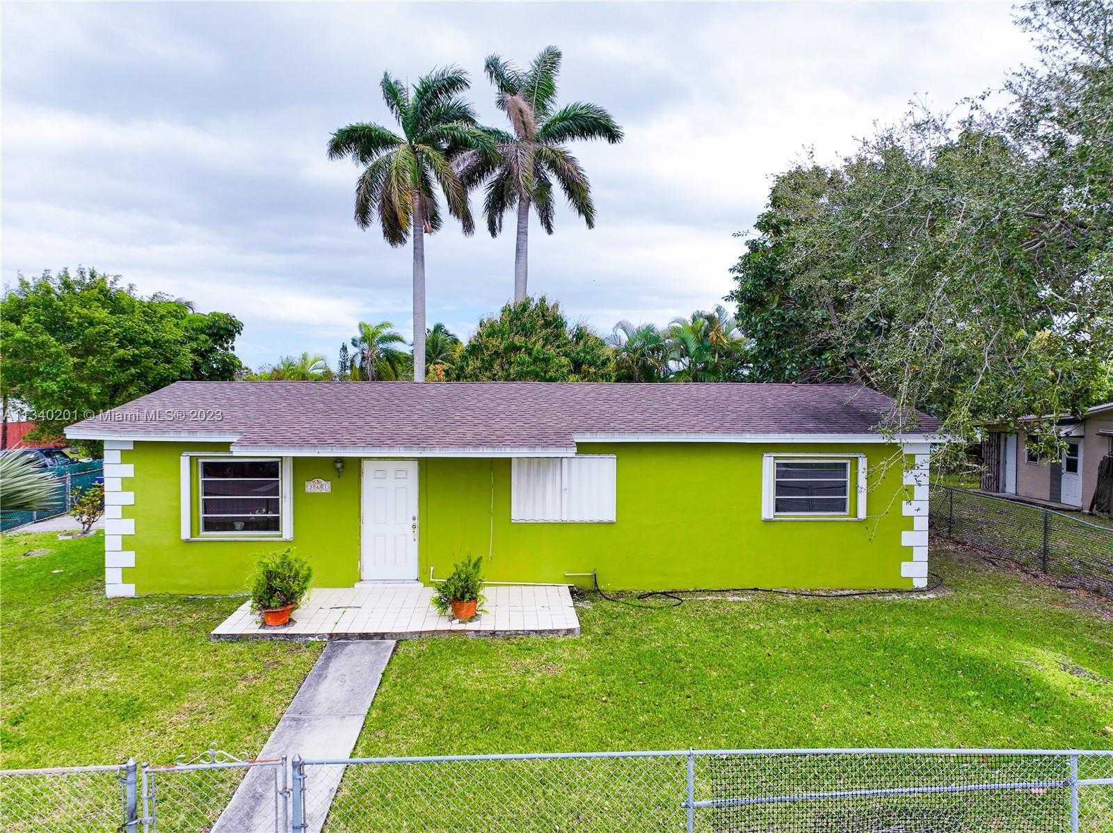 House in Leisure City, Florida 11621665