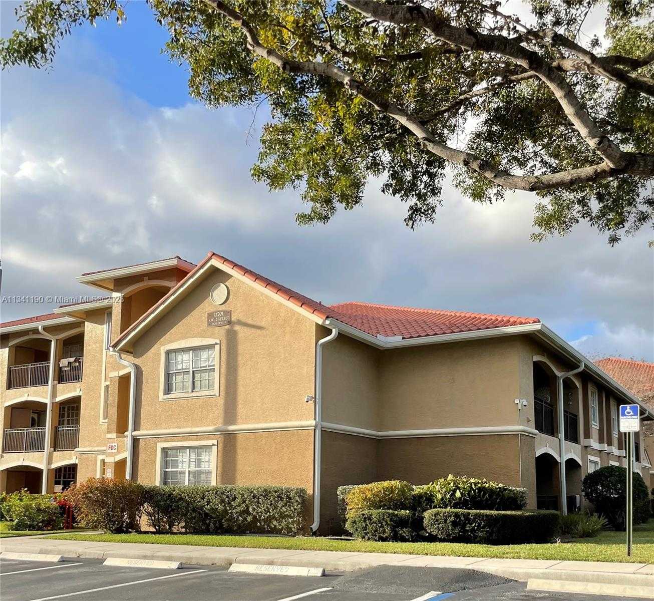 Condominium dans Pembroke Pines, Florida 11621672