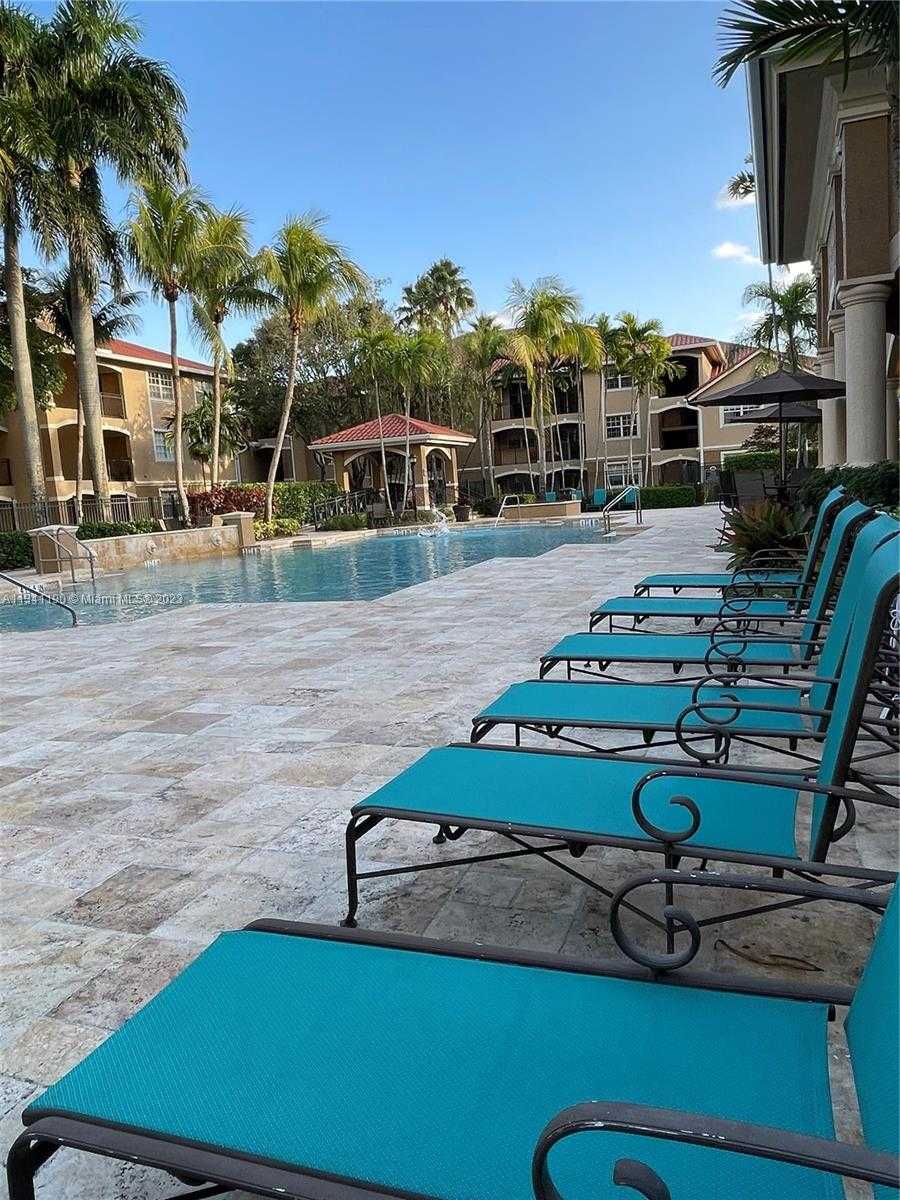Condominium in Pembroke Pines, Florida 11621672