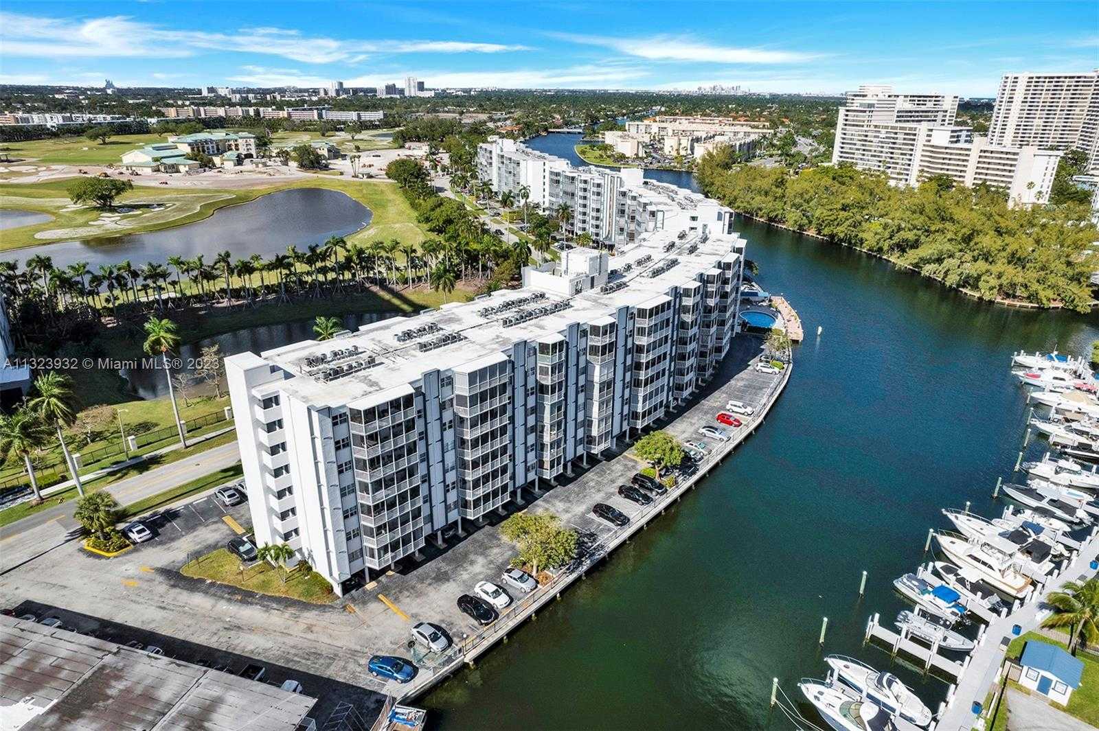 Condominium dans Hallandale Beach, Florida 11621675