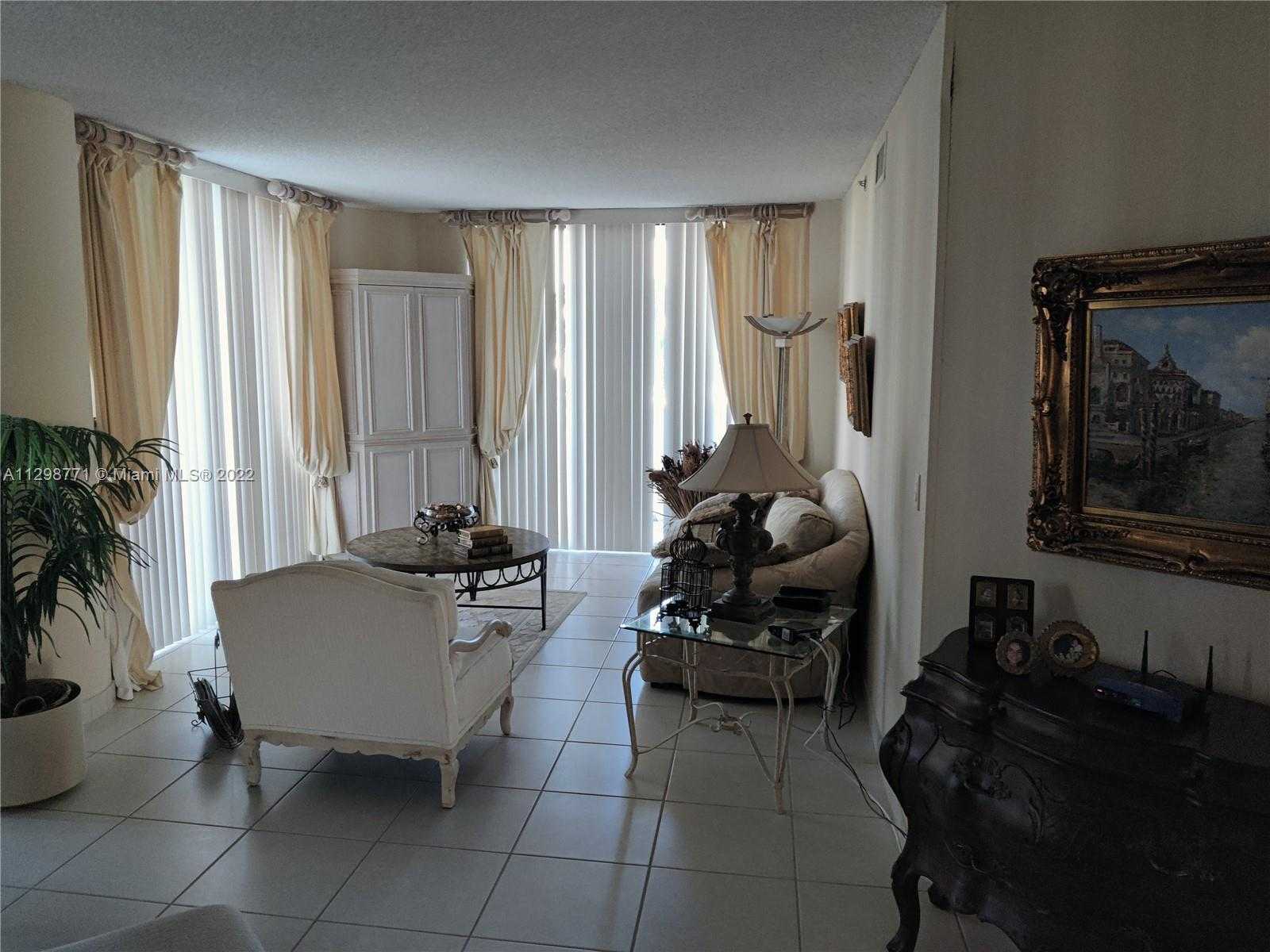House in Aventura, Florida 11621685