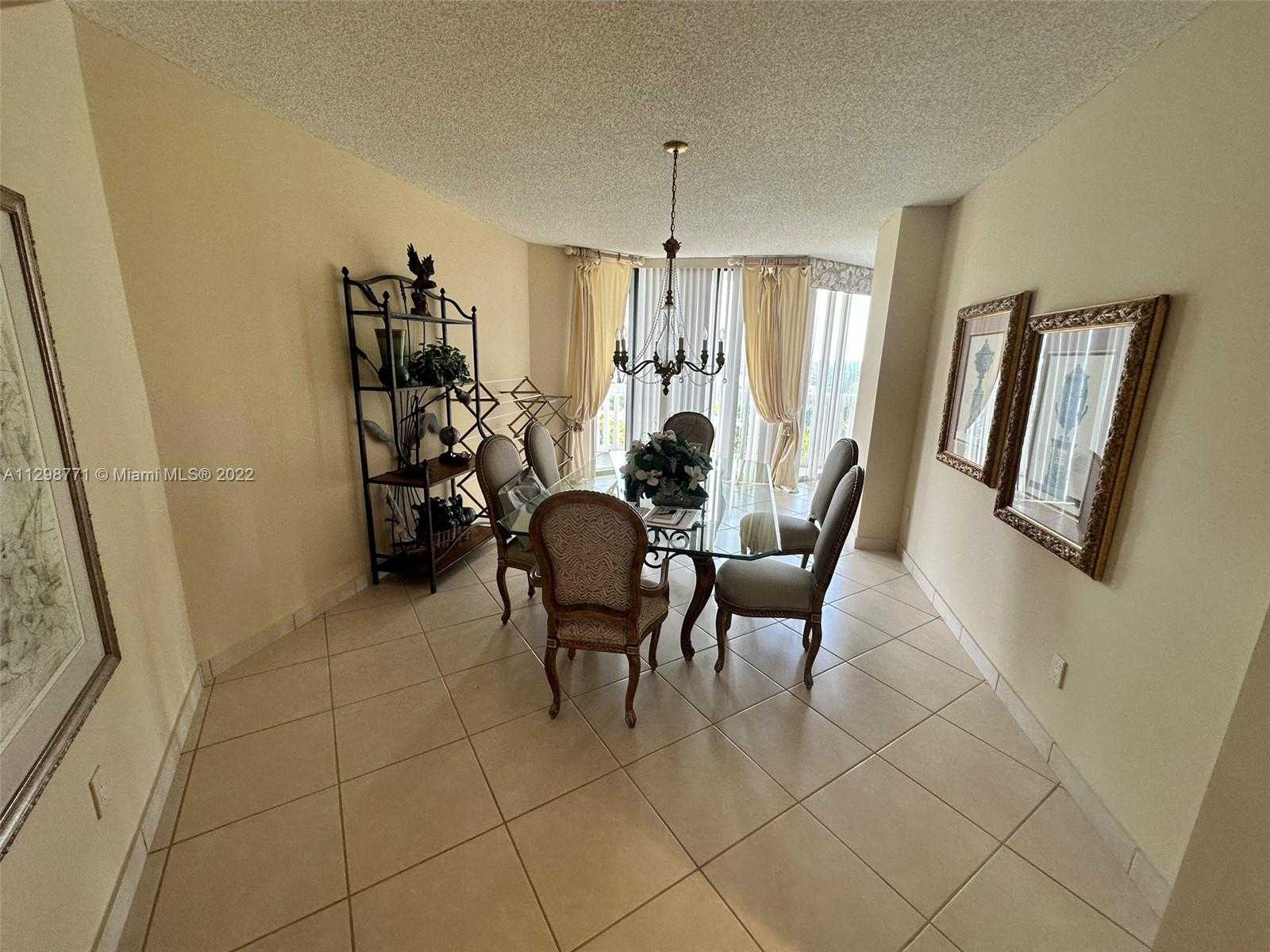 House in Aventura, Florida 11621685