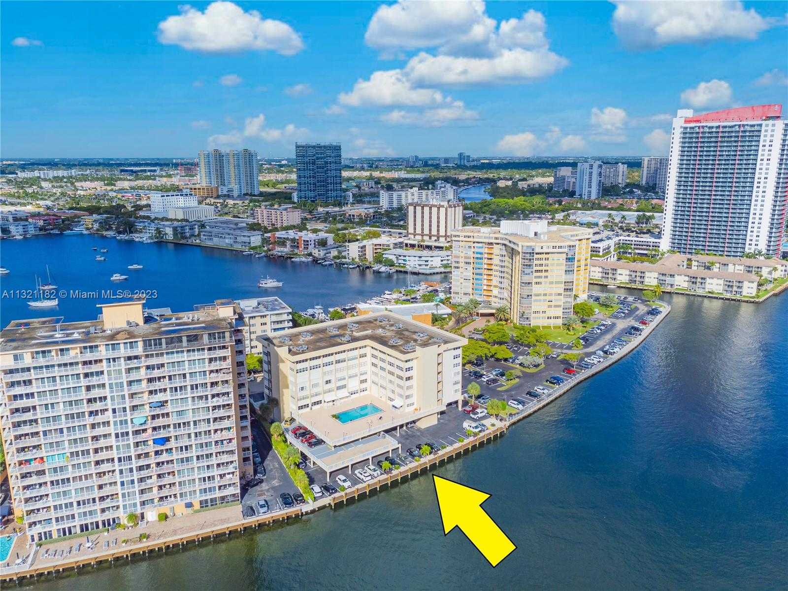 Condominium in Beverley Beach, Florida 11621697