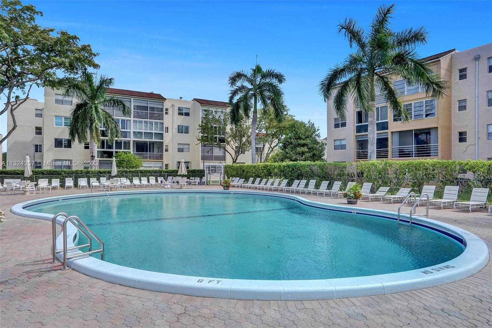 公寓 在 Lauderdale Lakes, Florida 11621719