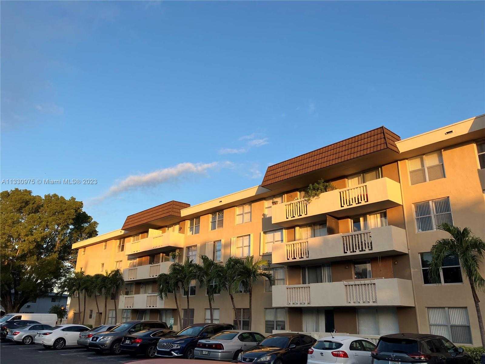 Condominium in North Miami, Florida 11621725