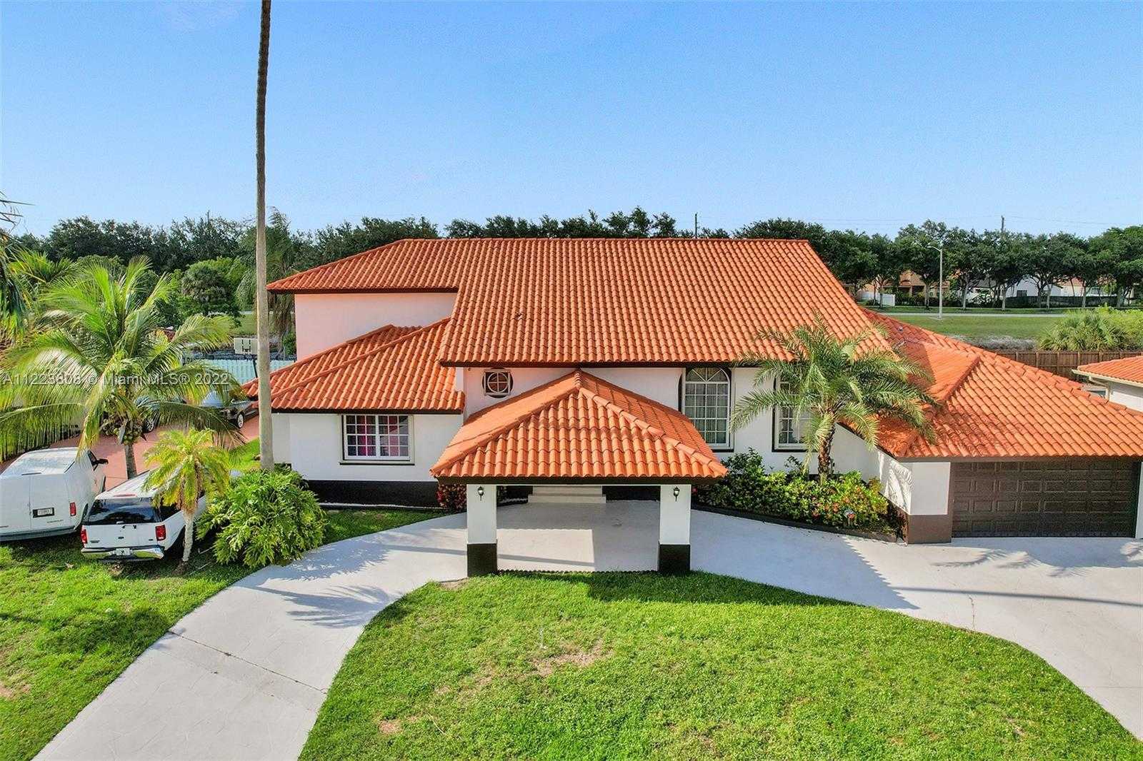 Huis in Hialeah, Florida 11621738
