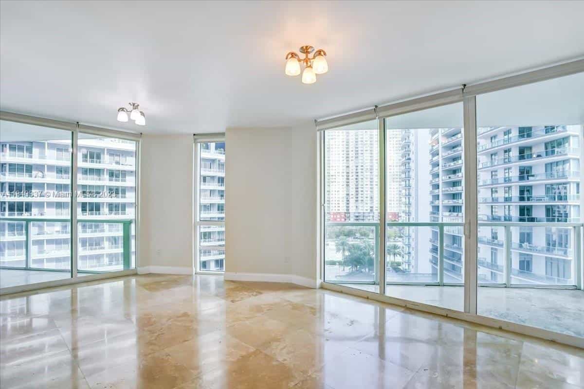 公寓 在 Miami, Florida 11621743