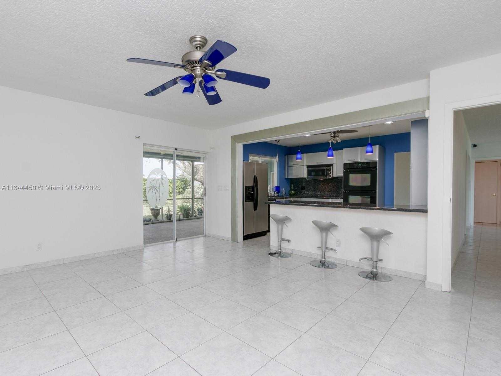 House in Hollywood, Florida 11621744