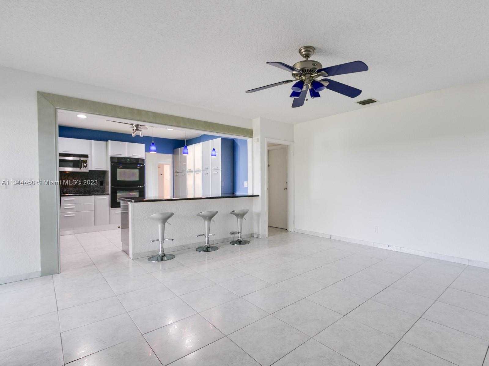 House in Hollywood, Florida 11621744