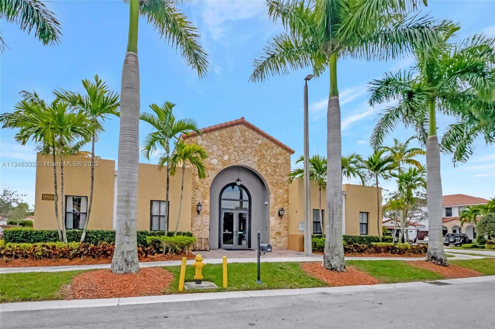 House in Miami, Florida 11621758