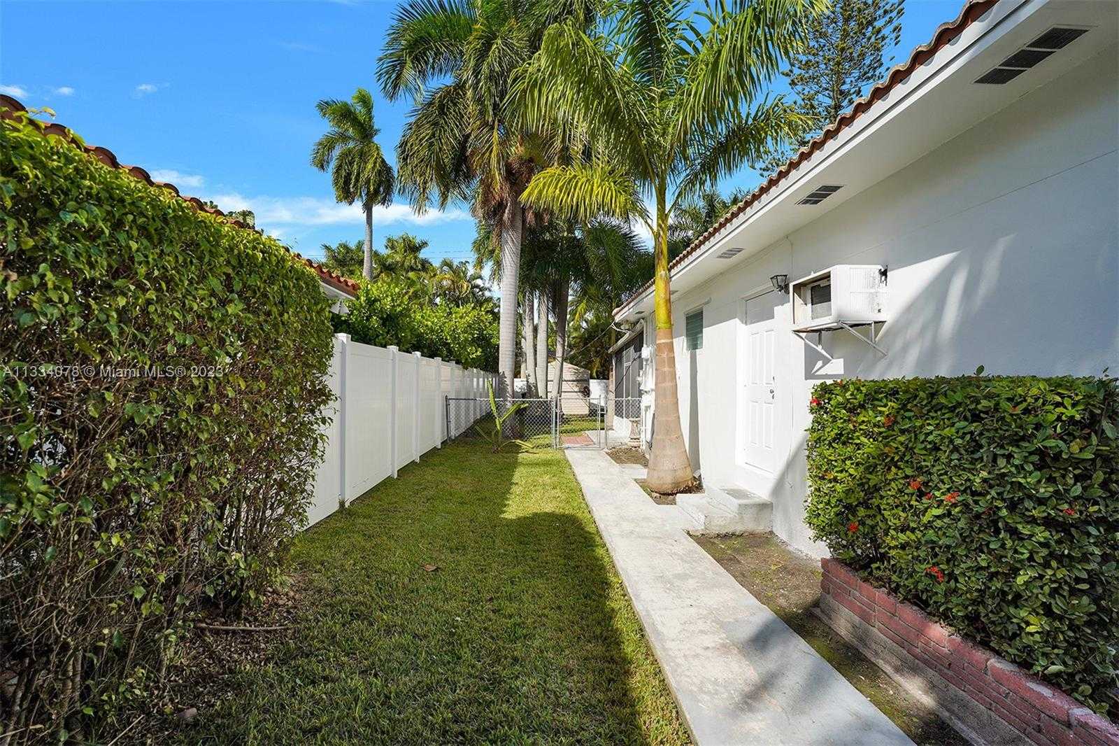 House in Hollywood, Florida 11621767