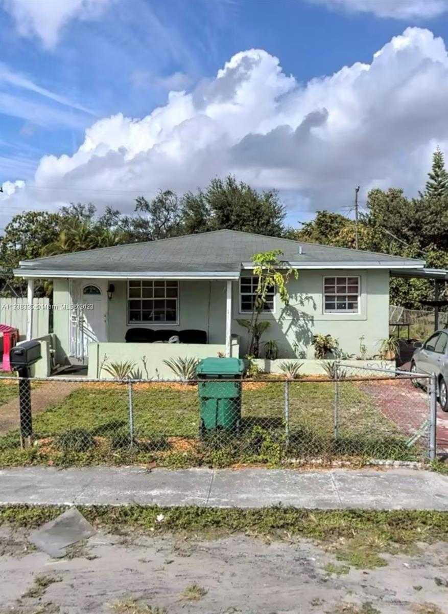 Rumah di Opa-locka, Florida 11621769