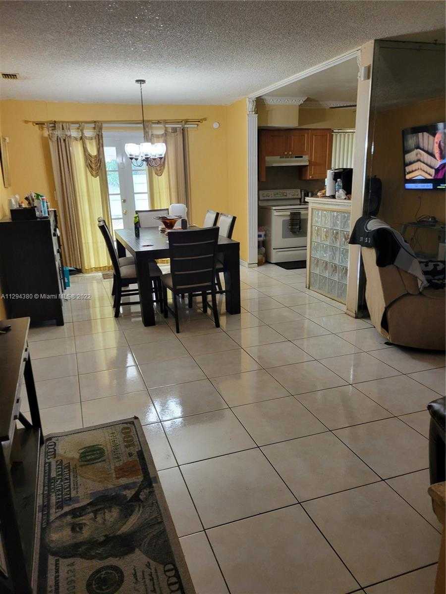 House in Country Club, Florida 11621779