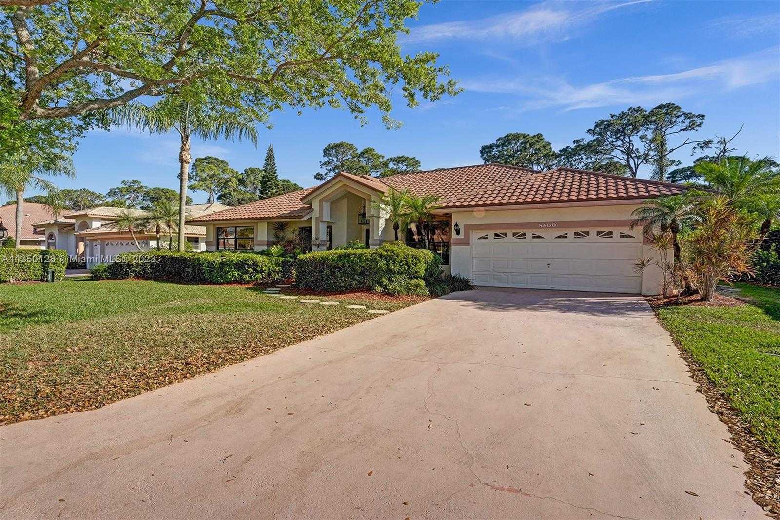 House in Coral Springs, Florida 11621792