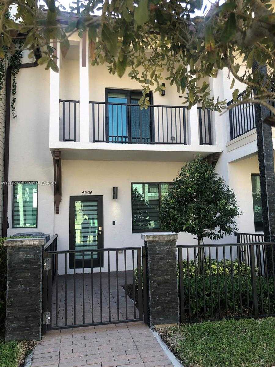 House in Doral, Florida 11621798