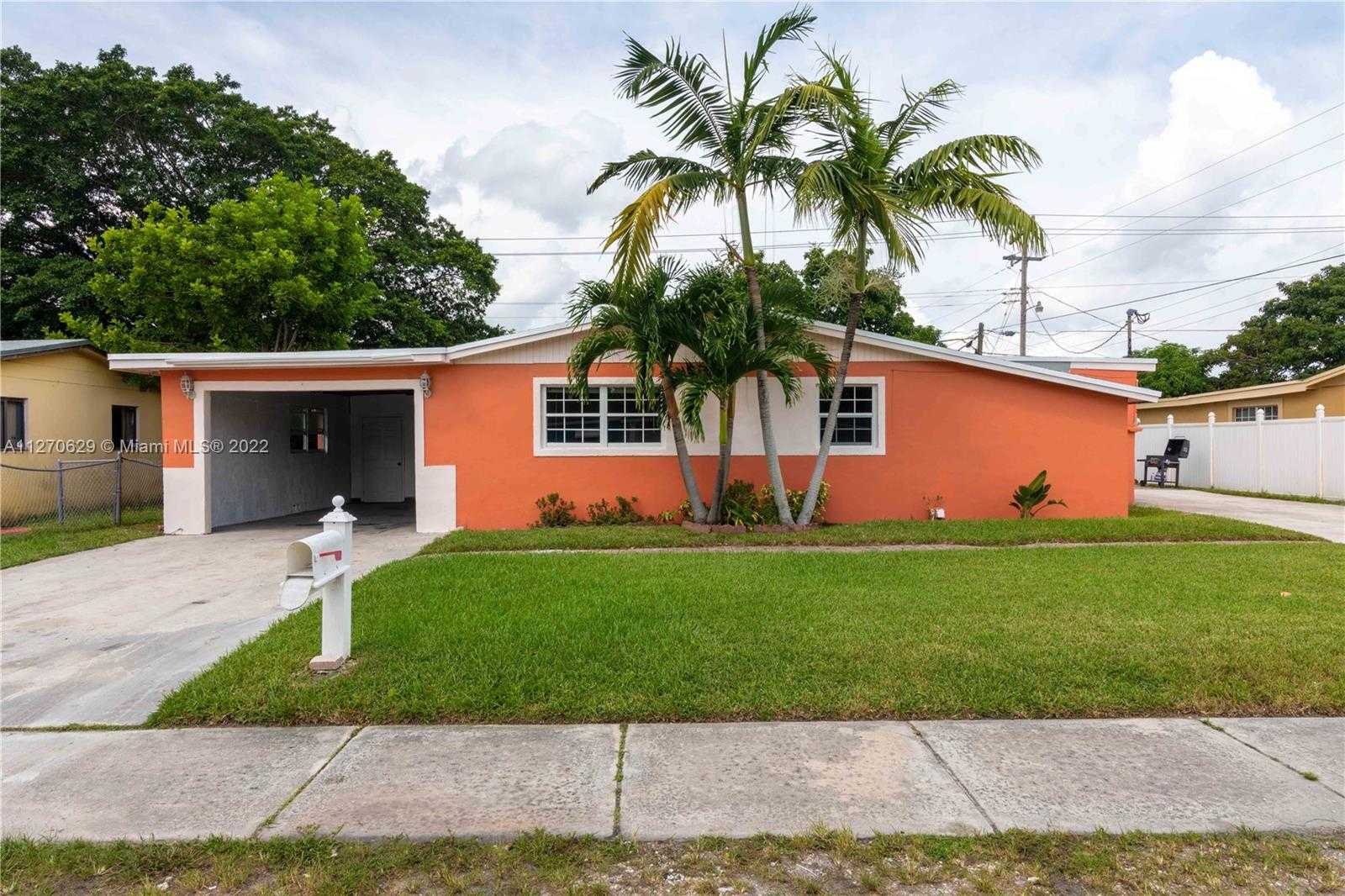 بيت في Miami Gardens, Florida 11621820