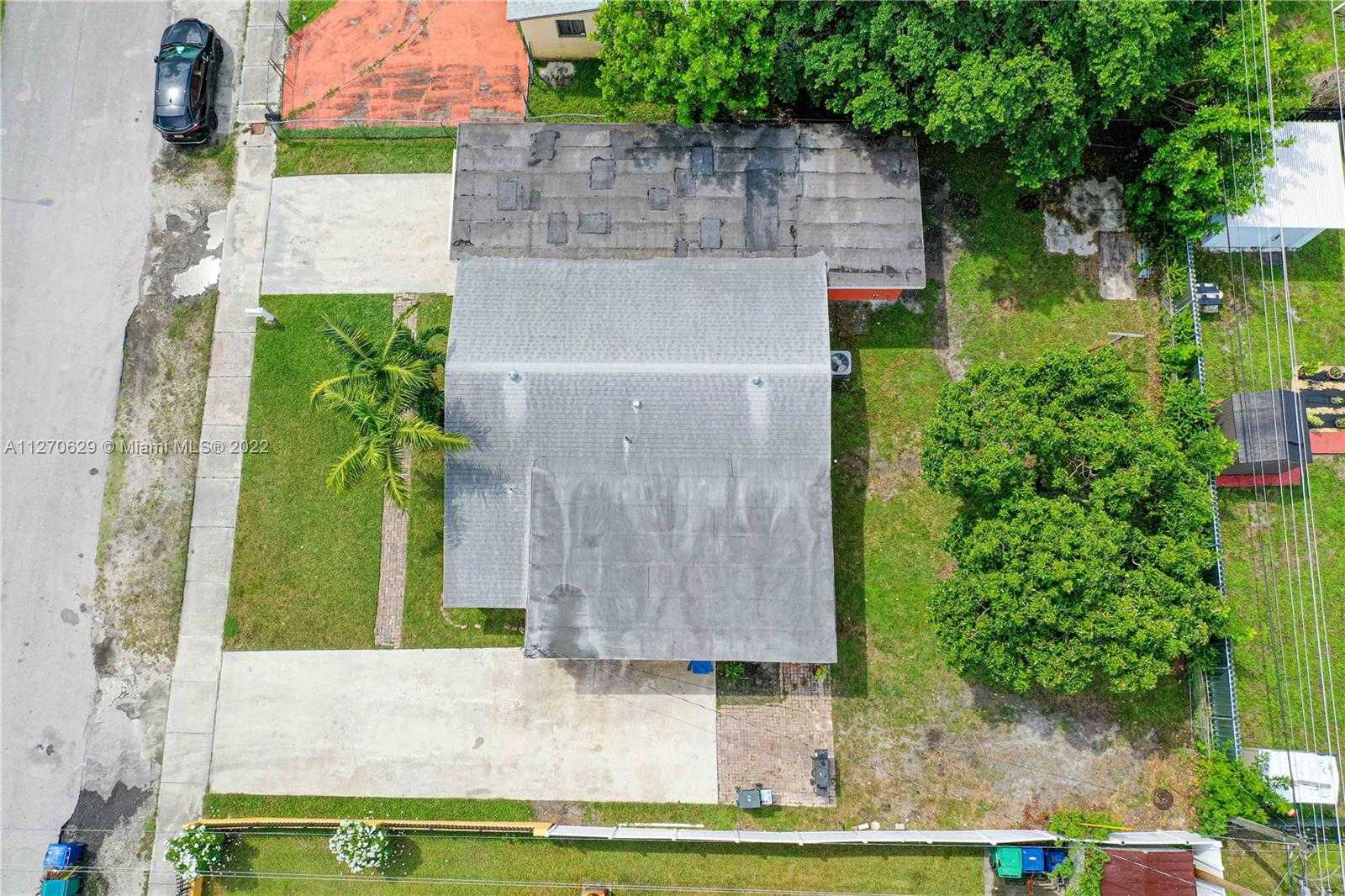 بيت في Miami Gardens, Florida 11621820