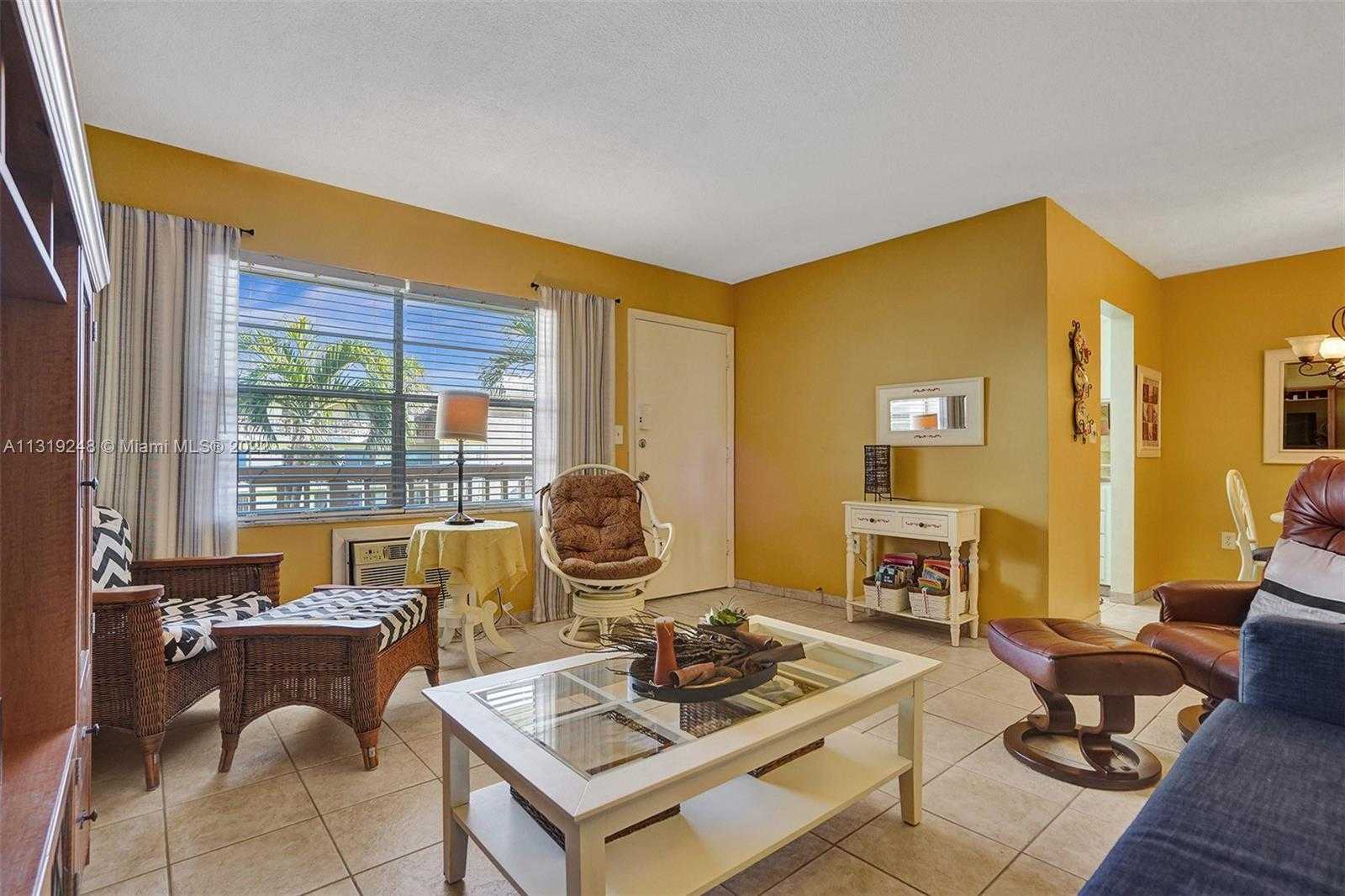Condominium in Noord-Miami Beach, Florida 11621835
