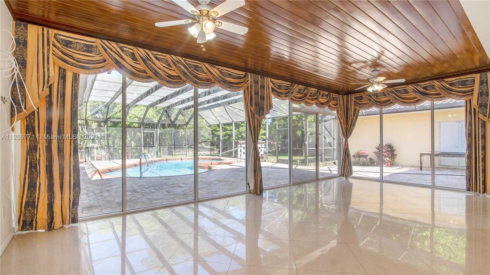 House in Coral Gables, Florida 11621839