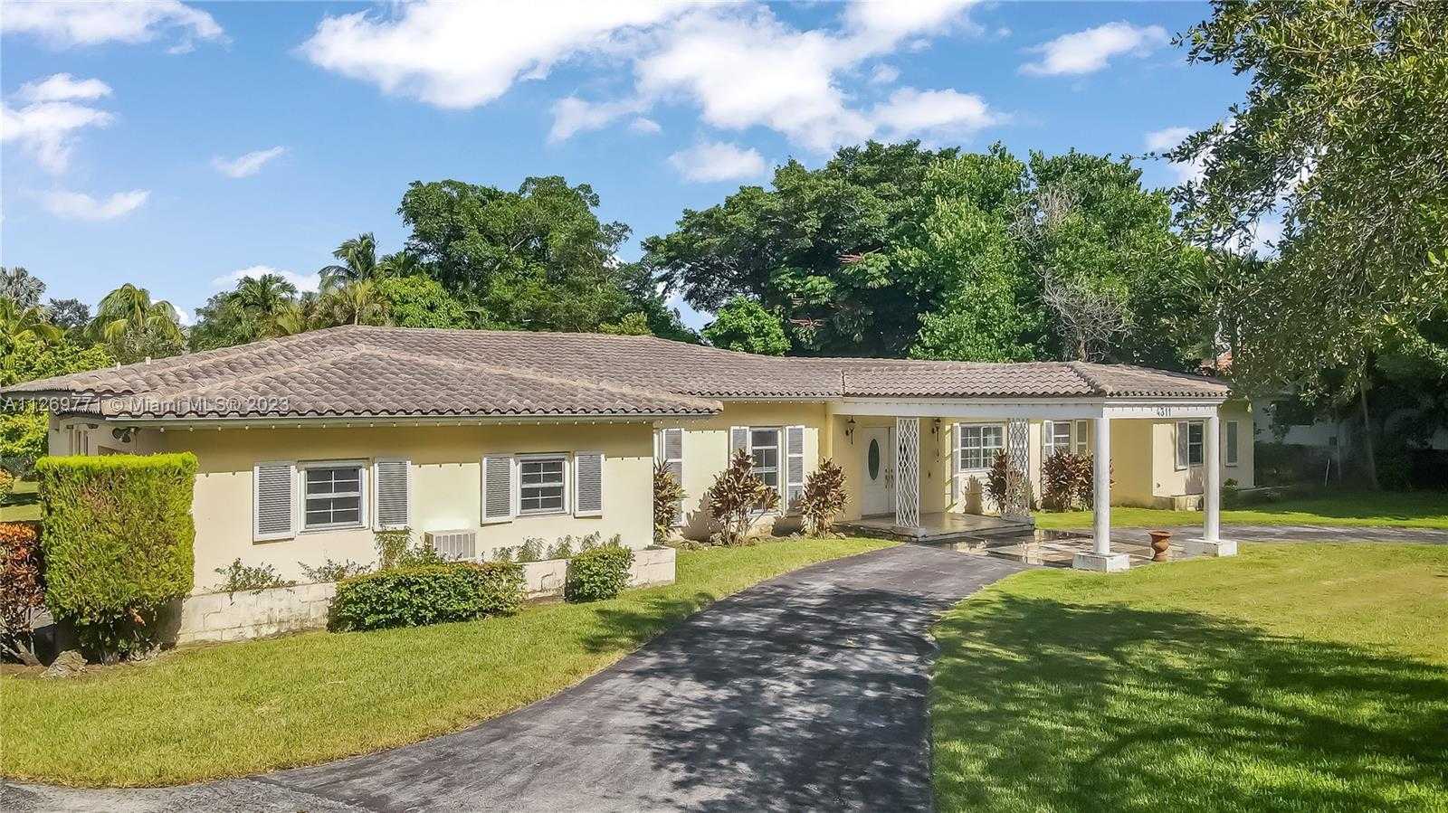 Dom w Coral Gables, Florida 11621839