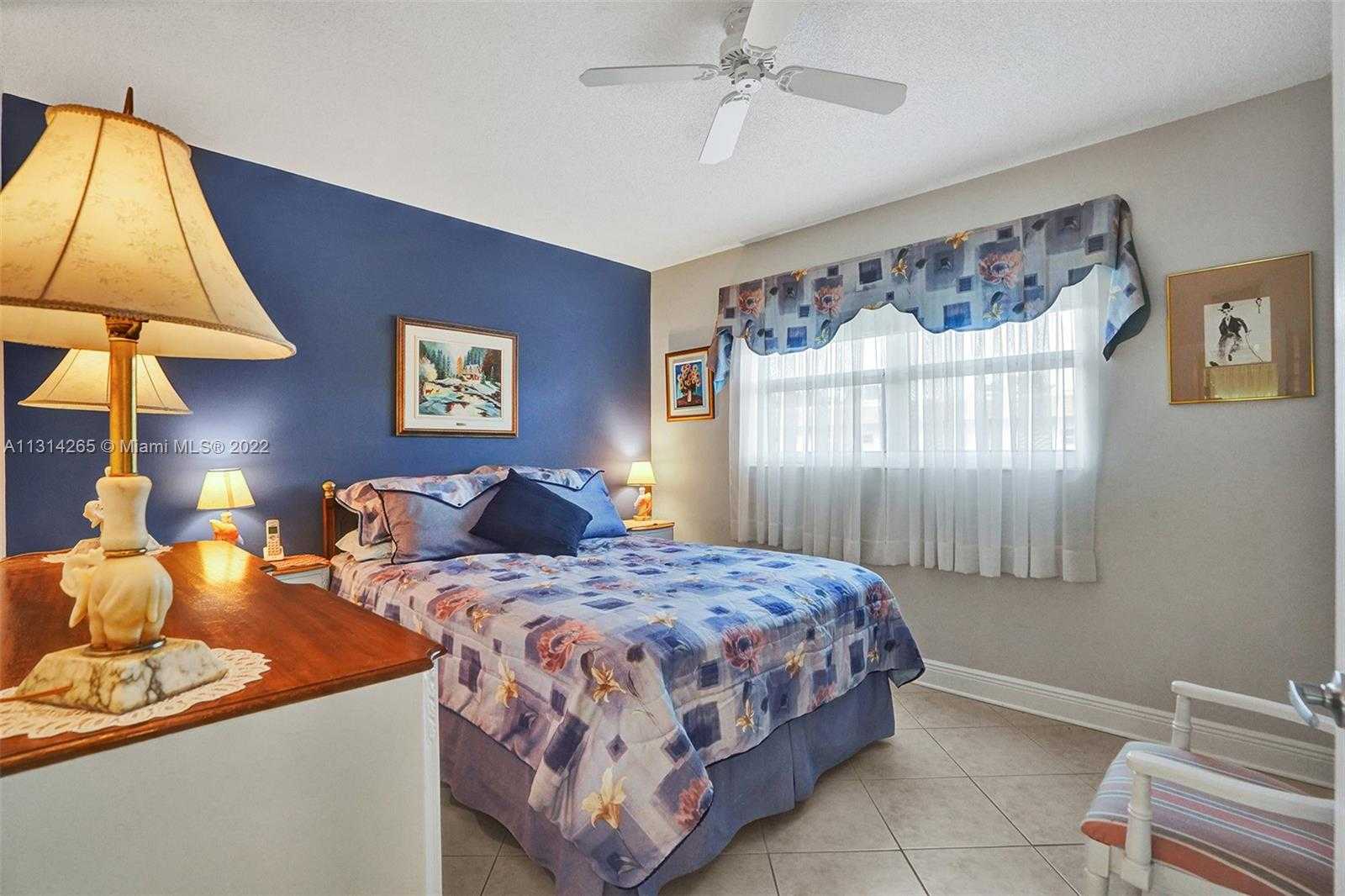 公寓 在 Lauderdale Lakes, Florida 11621840