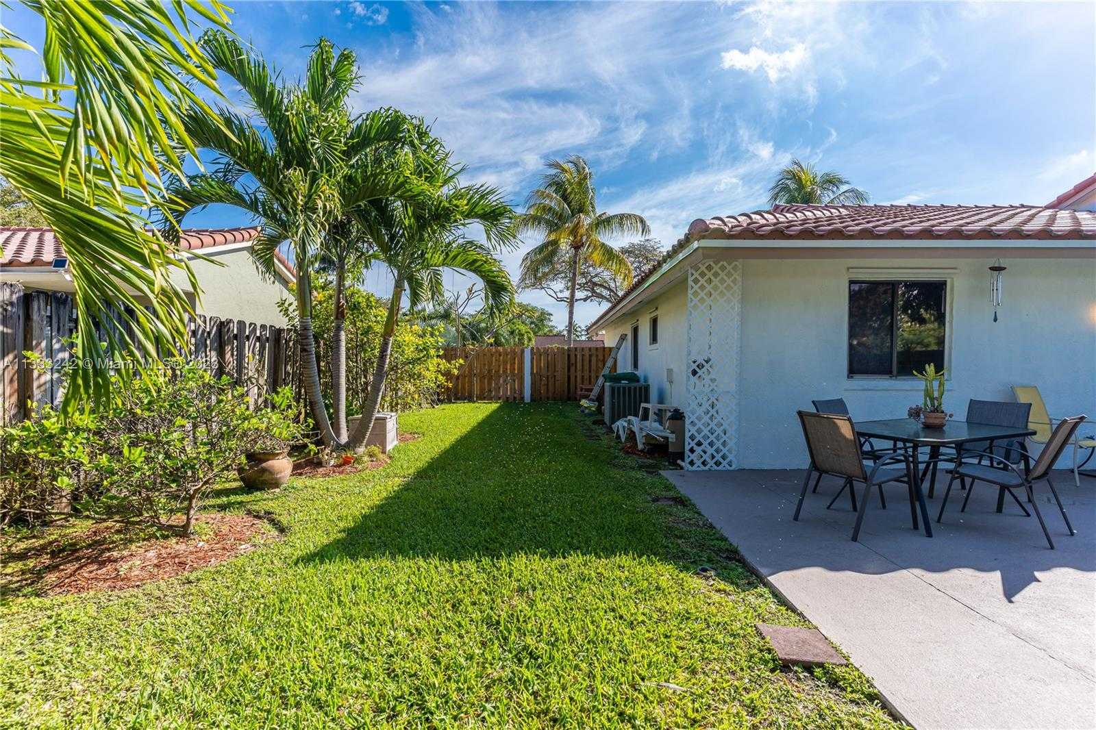 Будинок в Miami, Florida 11621861