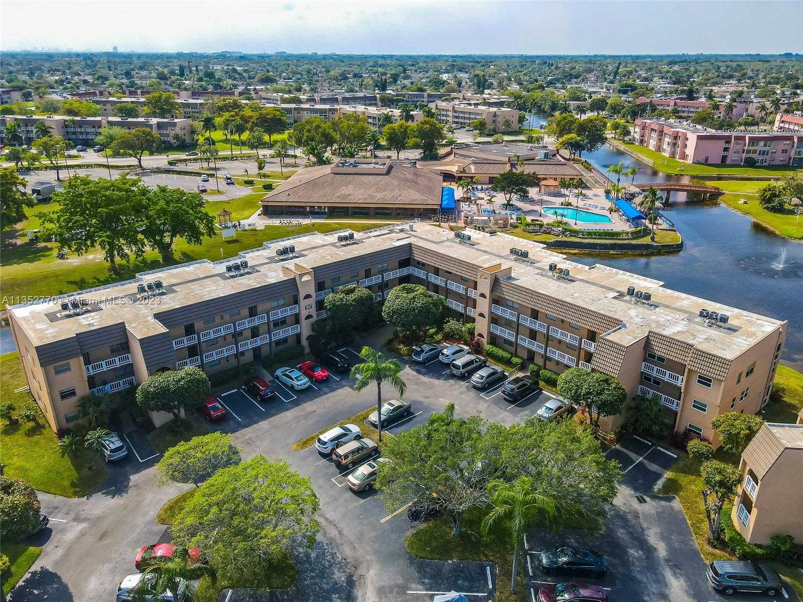 Condominium in Sunrise, Florida 11621874