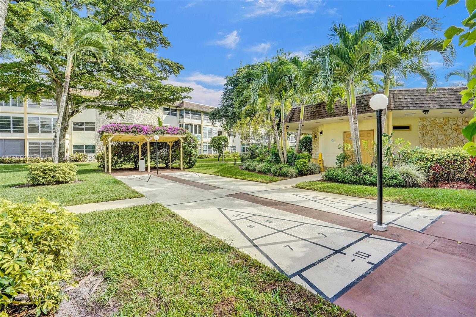 Condominium dans Lauderdale Lakes, Florida 11621894