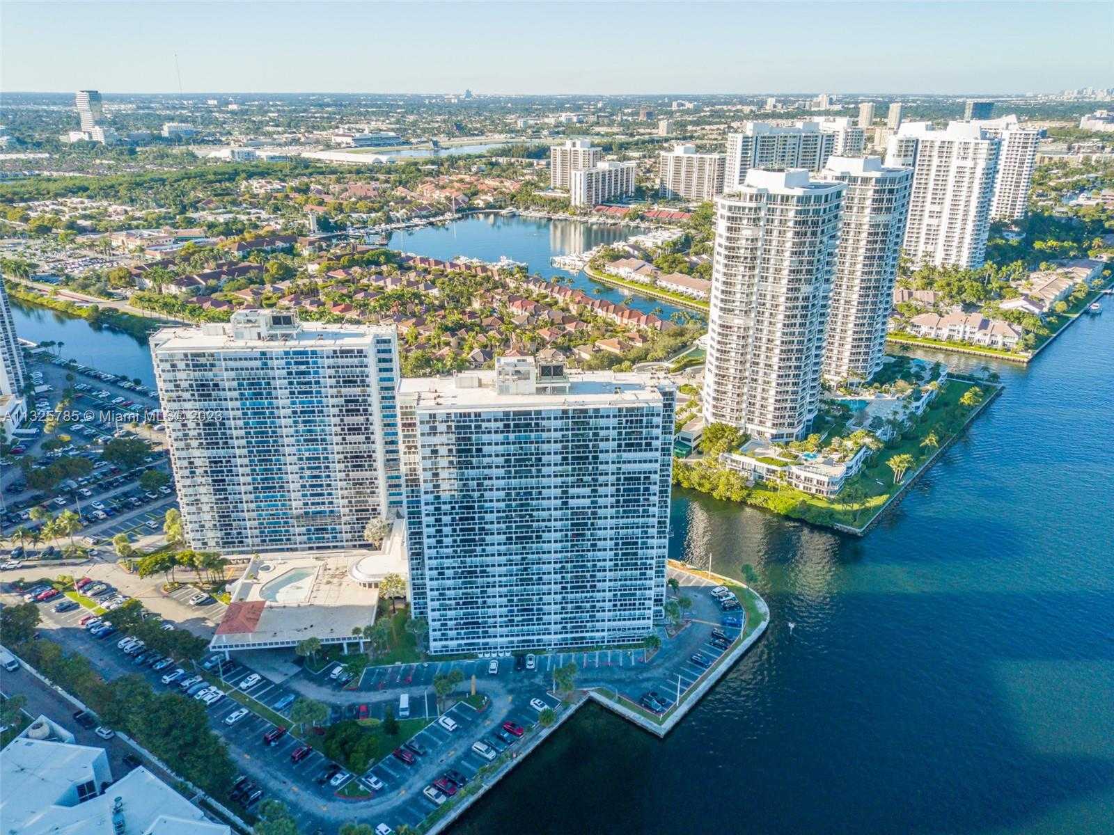 Condominium in Golden Beach, Florida 11621895