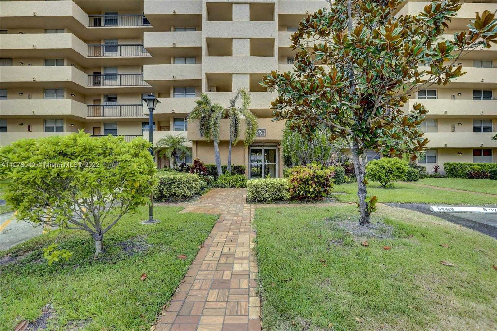 Condominium in Lauderhill, Florida 11621898