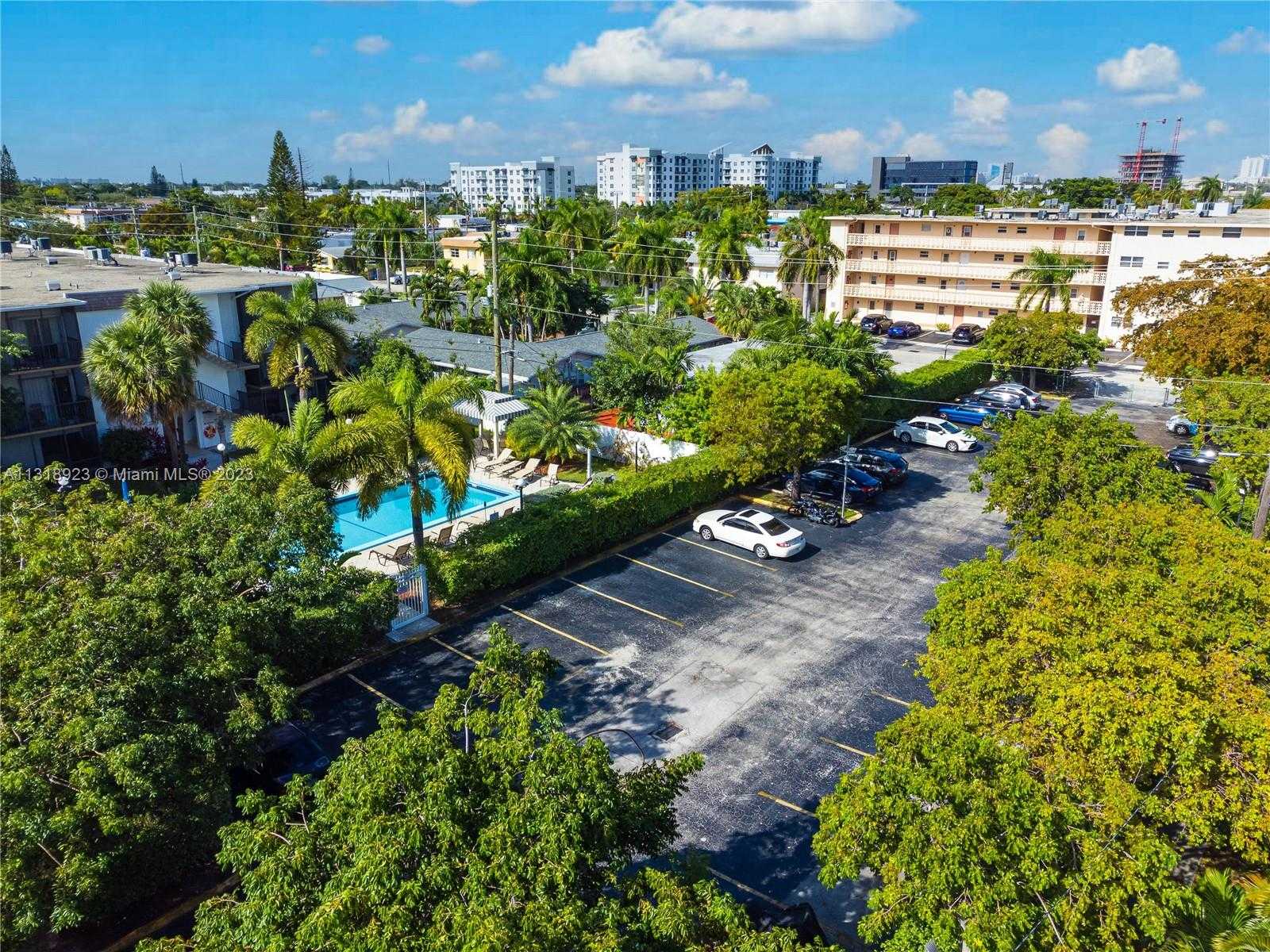 Condominium in Hallandale Beach, Florida 11621928