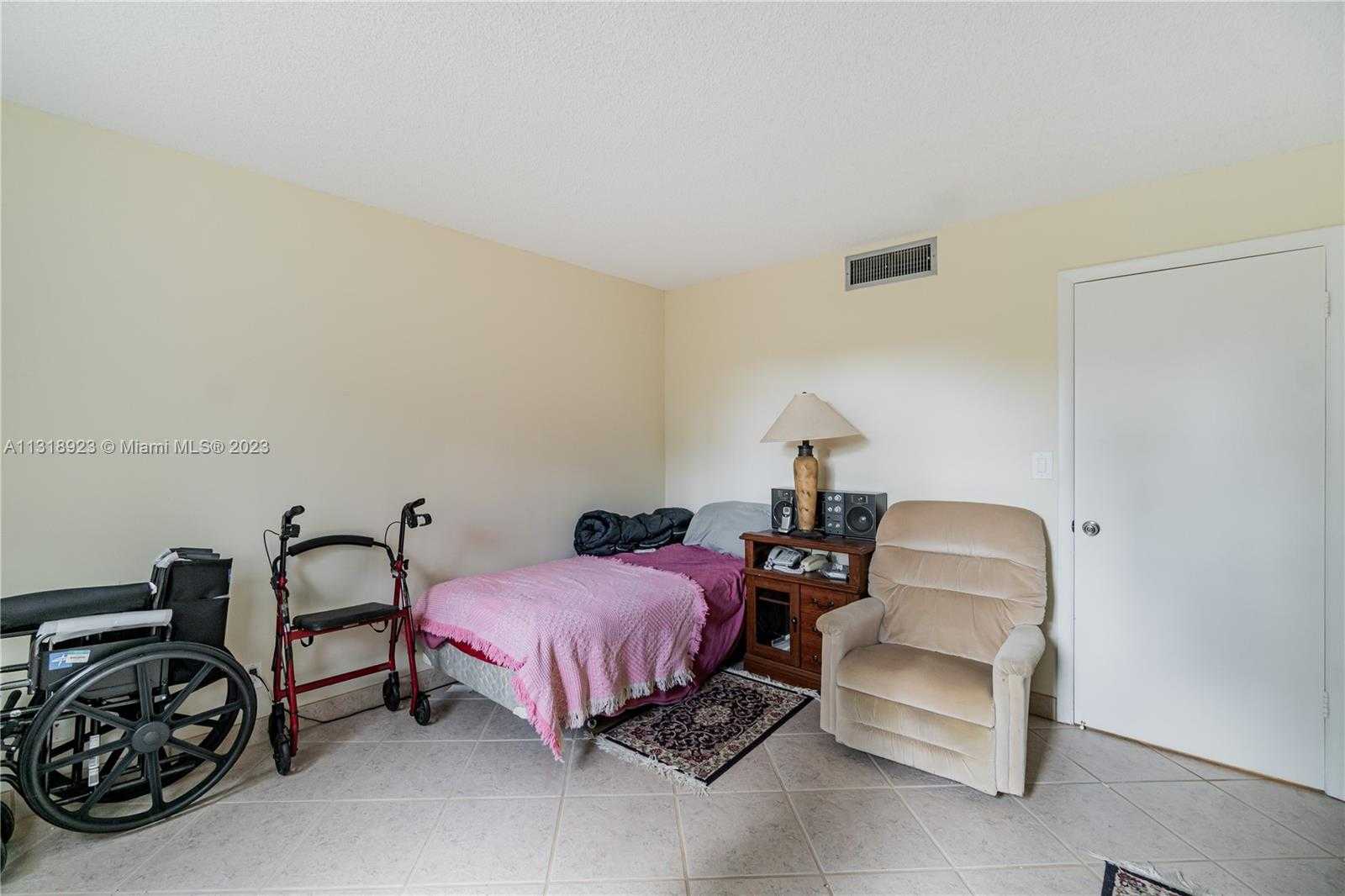 Condomínio no Hallandale Beach, Florida 11621928