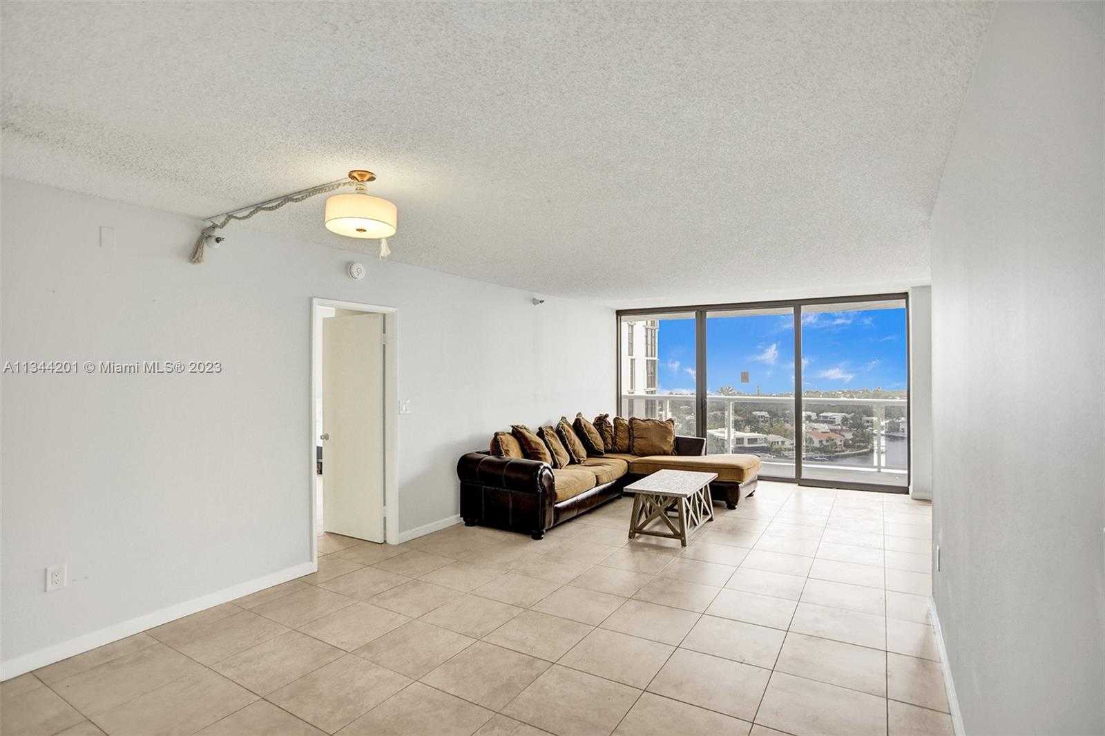 公寓 在 金沙滩, 佛罗里达 11621965