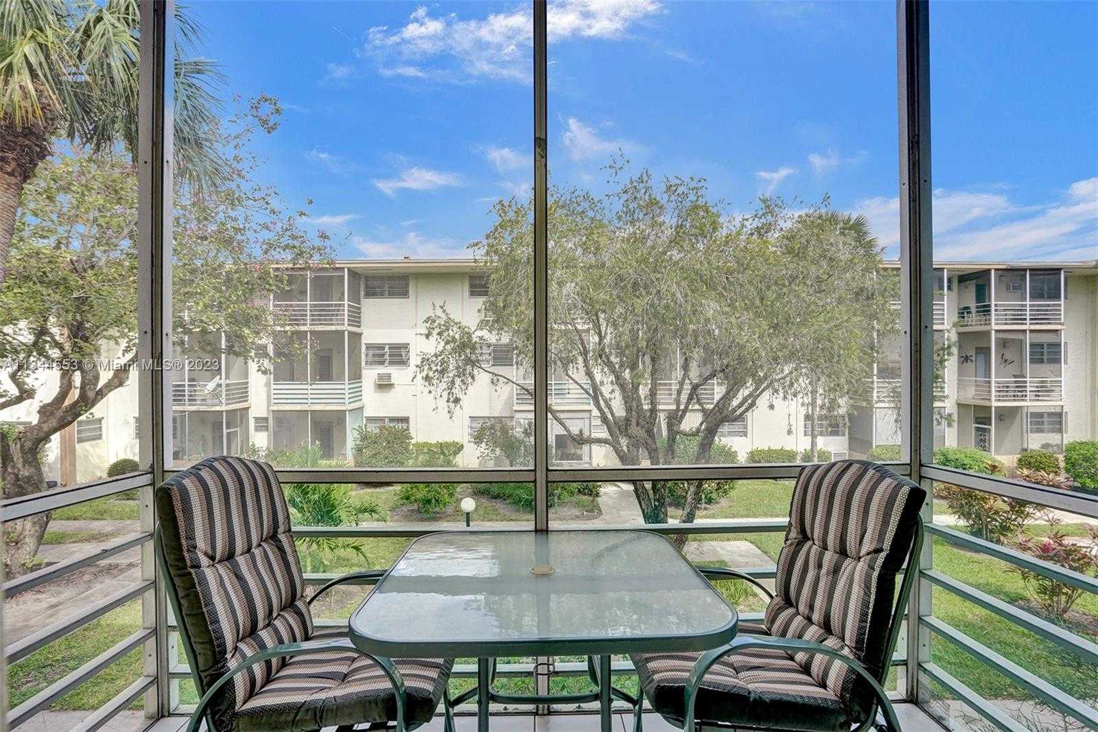 Condominium in North Miami Beach, Florida 11621966