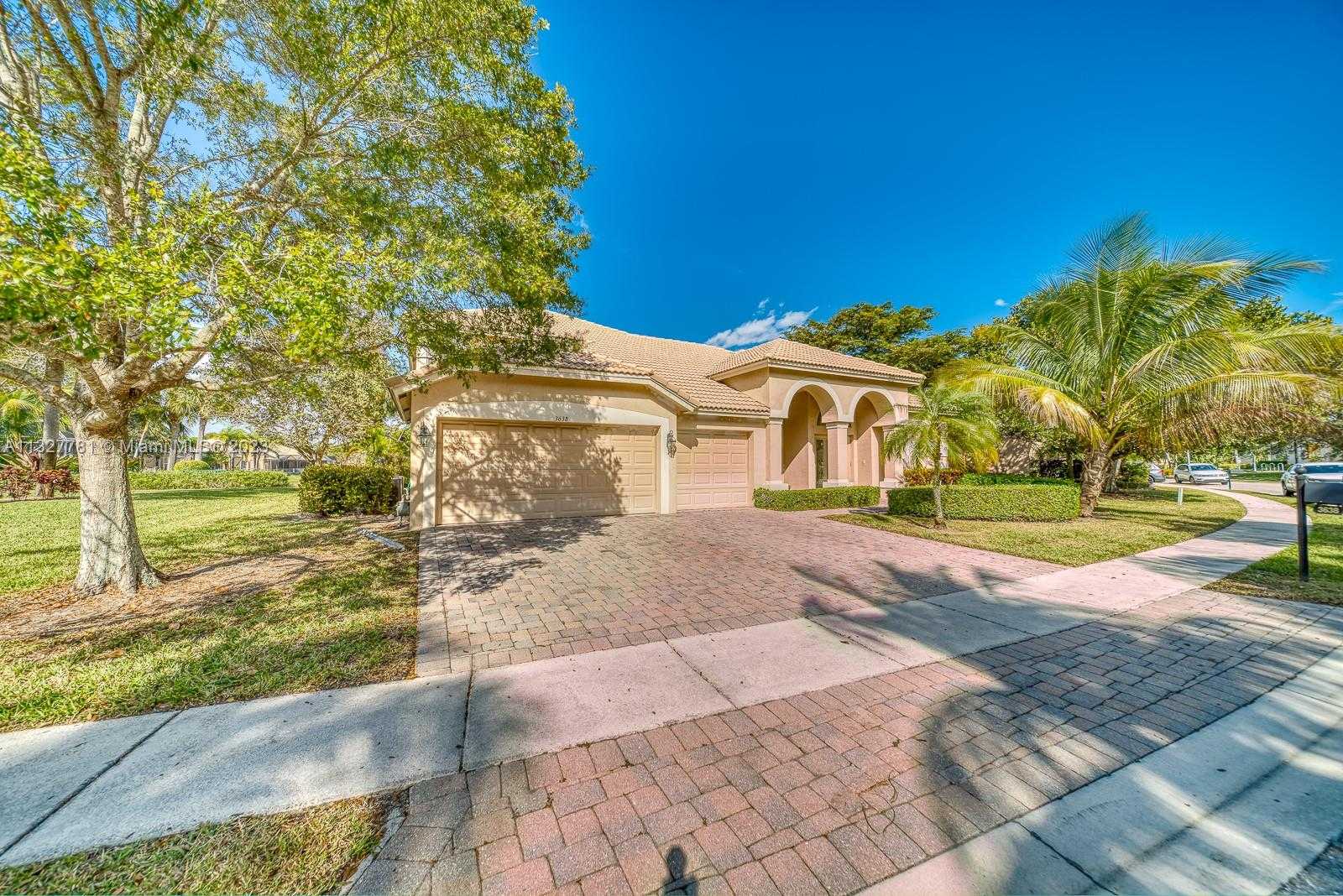 House in Cypress Lakes, Florida 11622004