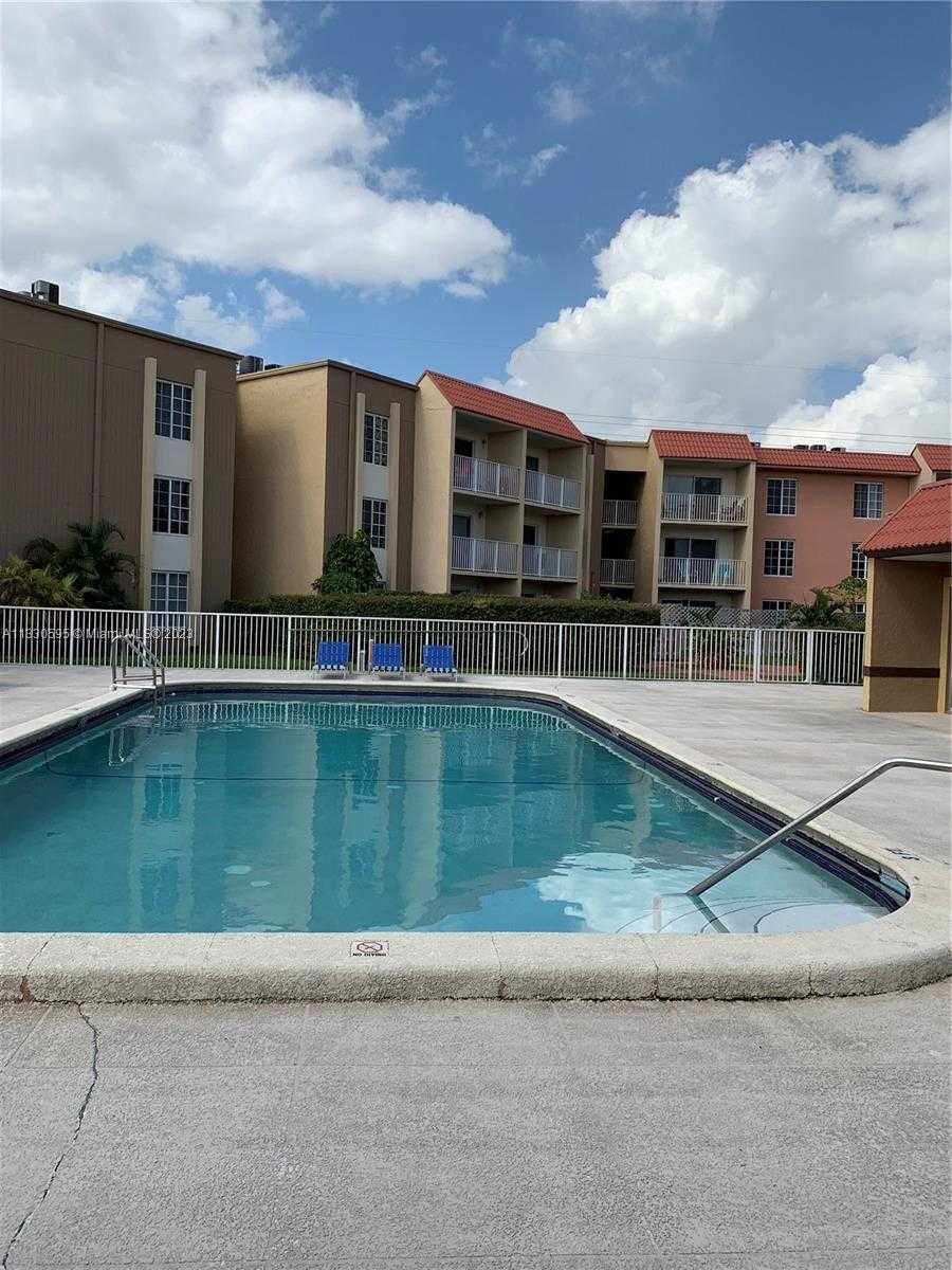 Condominium in Doral, Florida 11622005