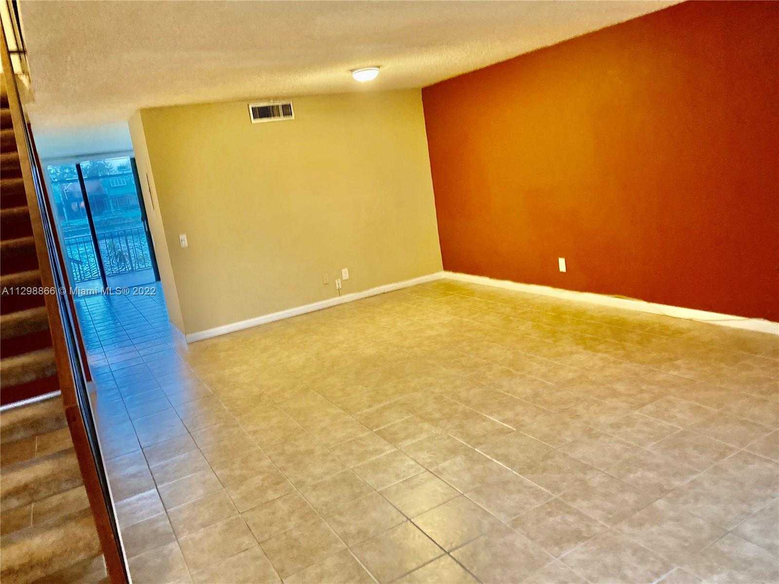 House in Pembroke Pines, Florida 11622027