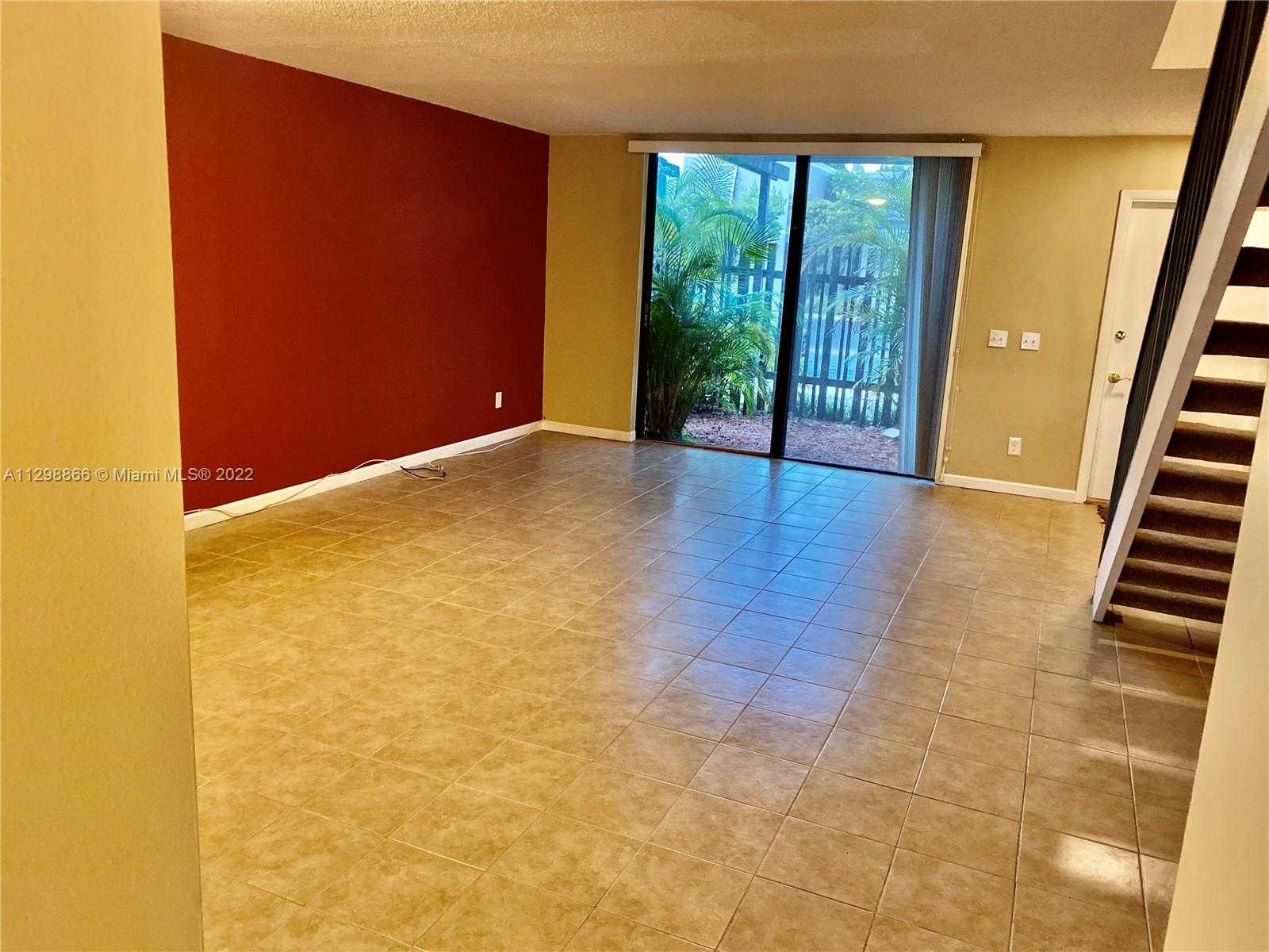 House in Pembroke Pines, Florida 11622027