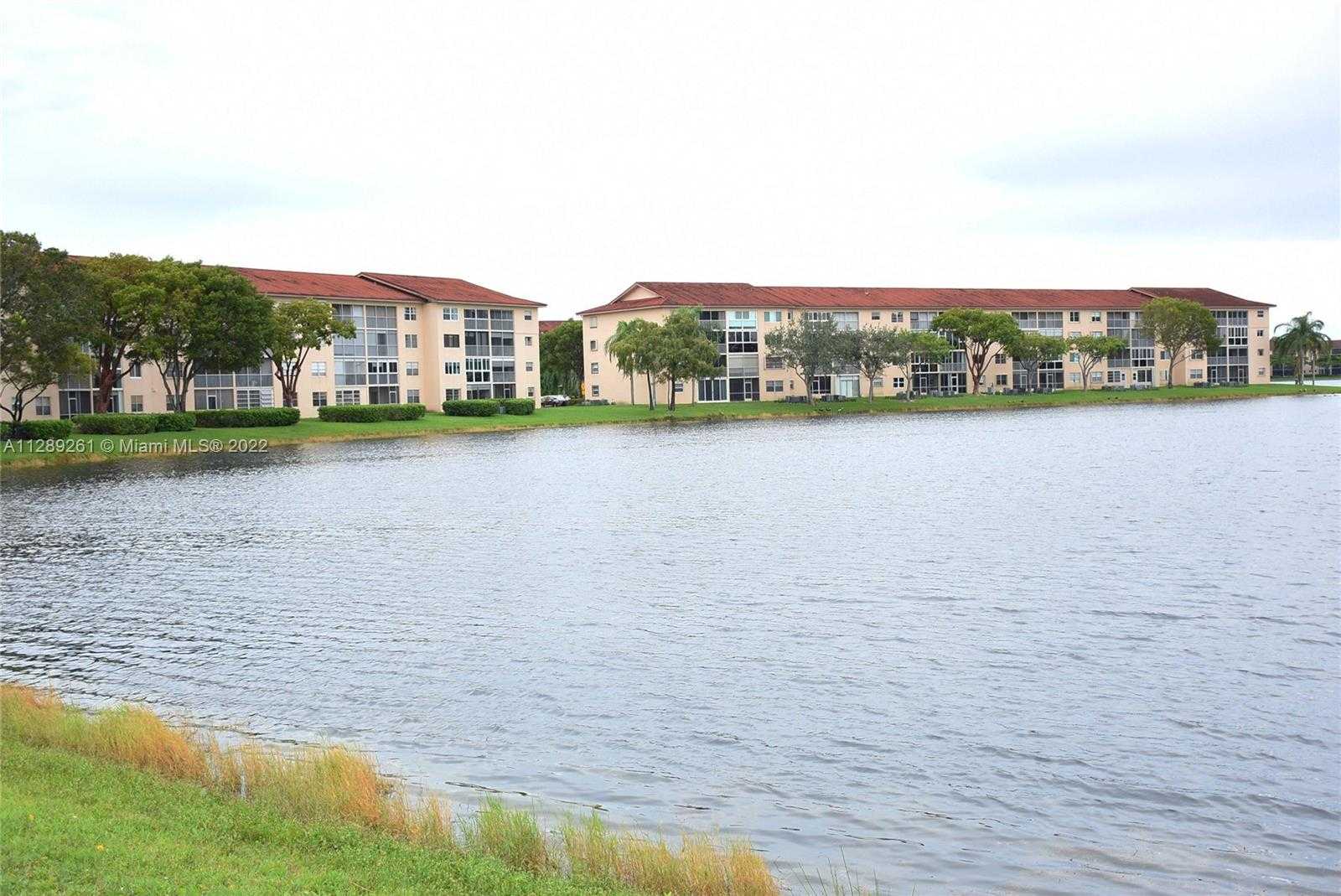 Condominium in Pembroke Pines, Florida 11622028