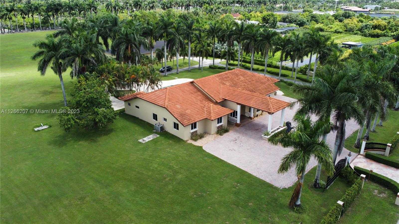 房子 在 Miami, Florida 11622030