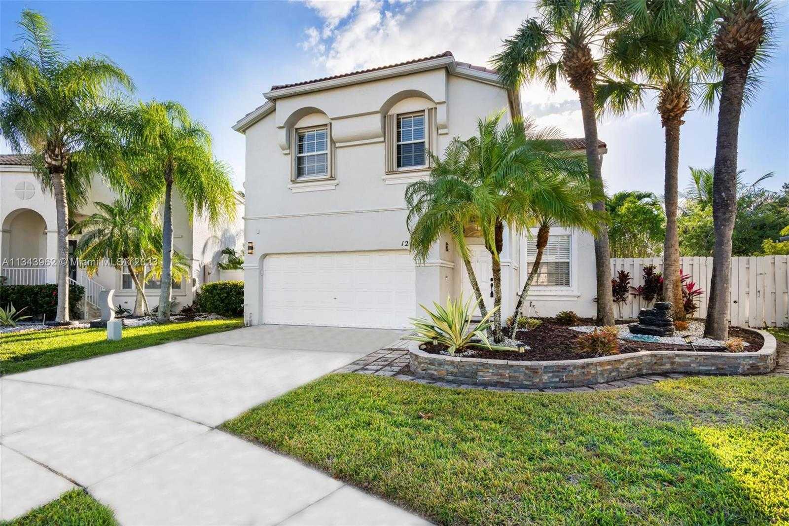 House in Pembroke Pines, Florida 11622033