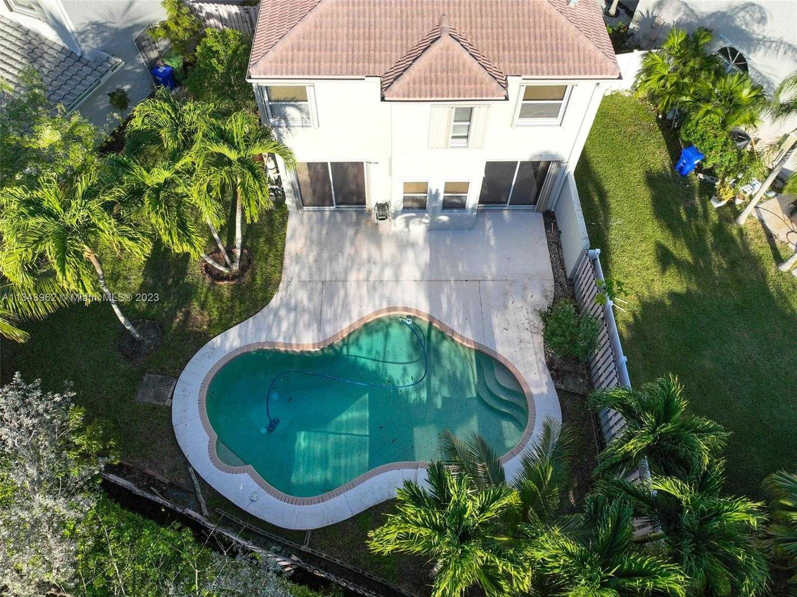 House in Pembroke Pines, Florida 11622033