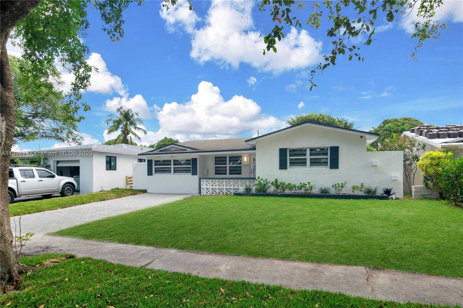 House in Hollywood, Florida 11622039